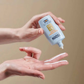 ضد آفتاب فوق العاده سبک فیوژن واتر مجیک ایزدین بی رنگ با SPF 50